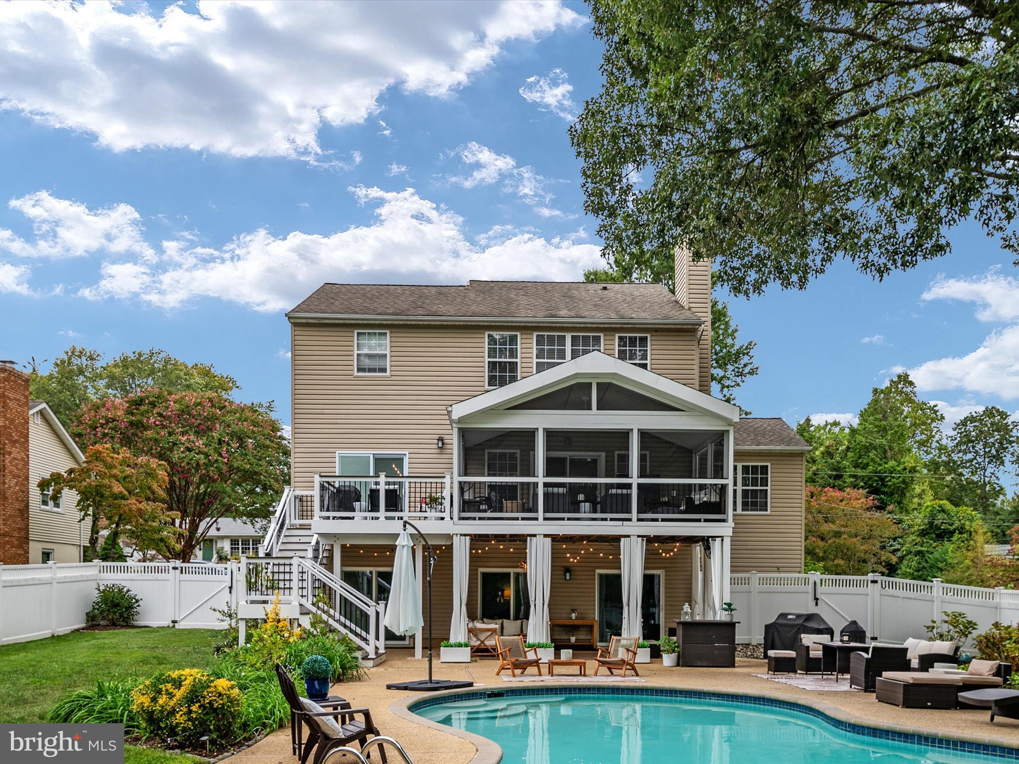 HILLSMERE SHORES - Residential