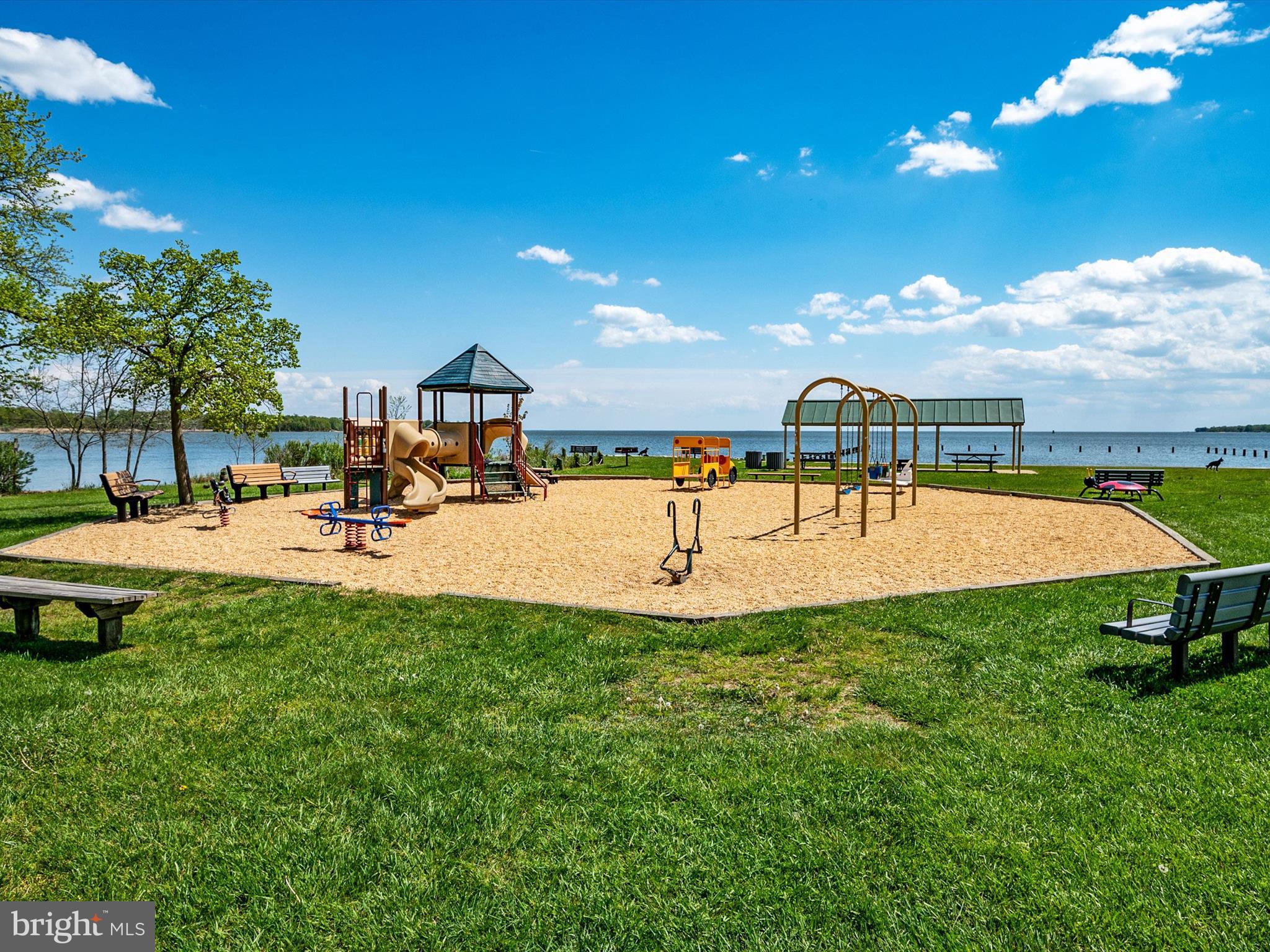 HILLSMERE SHORES - Residential