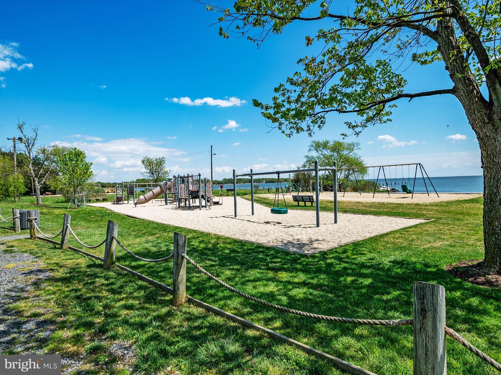 HILLSMERE SHORES - Residential