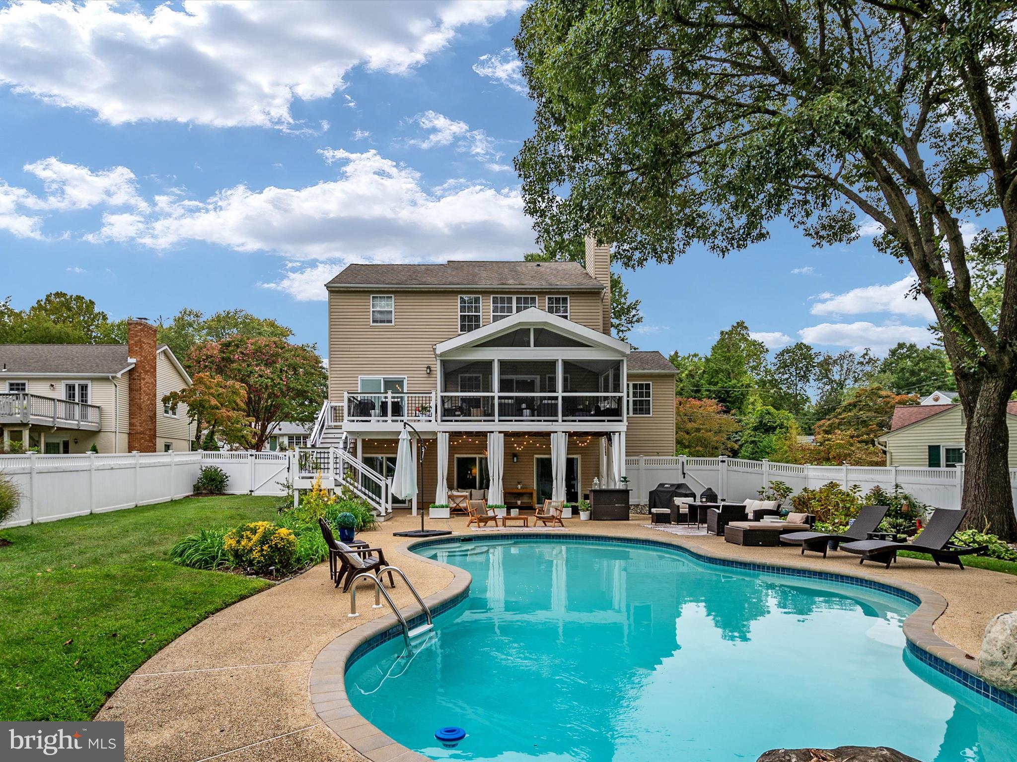 HILLSMERE SHORES - Residential