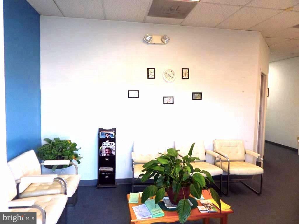 ABERDEEN HILLS - Commercial Lease