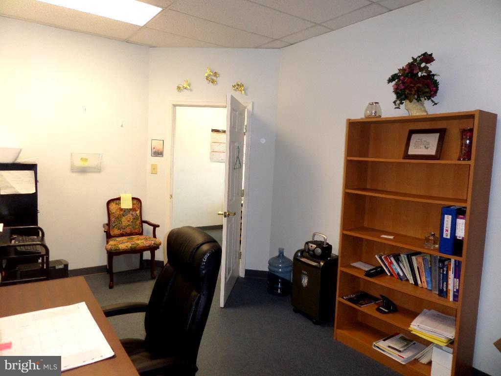 ABERDEEN HILLS - Commercial Lease