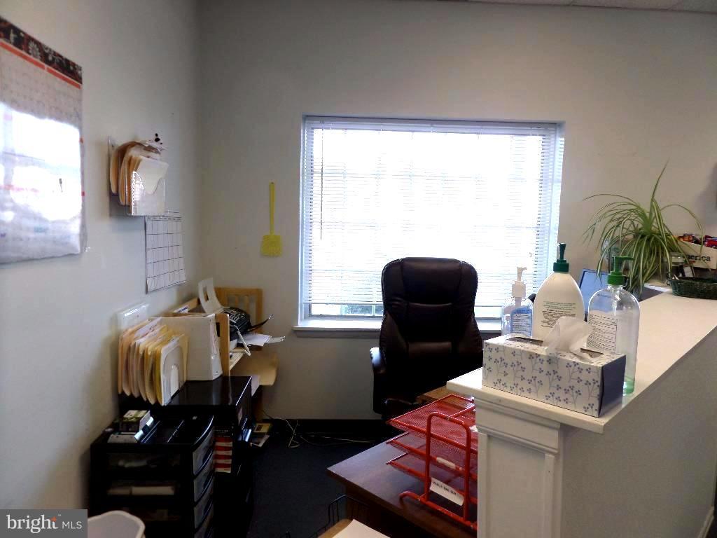 ABERDEEN HILLS - Commercial Lease