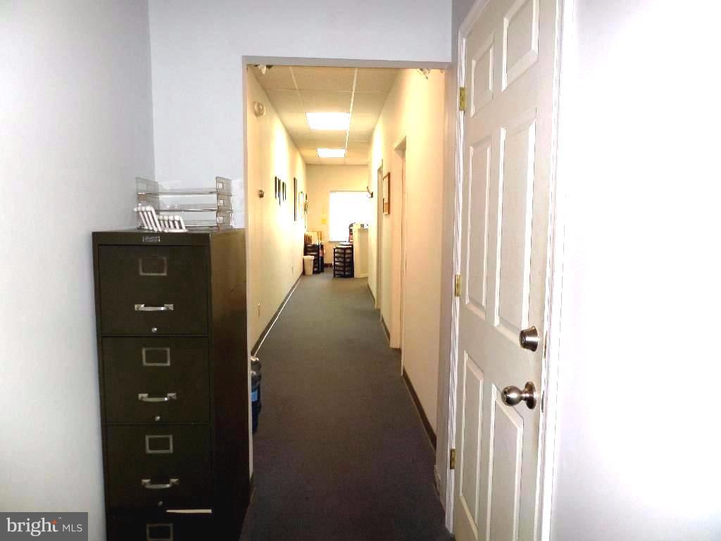 ABERDEEN HILLS - Commercial Lease