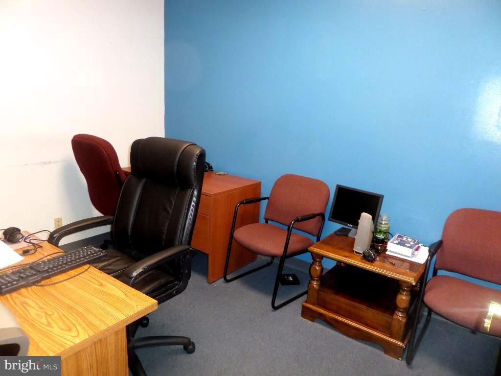 ABERDEEN HILLS - Commercial Lease