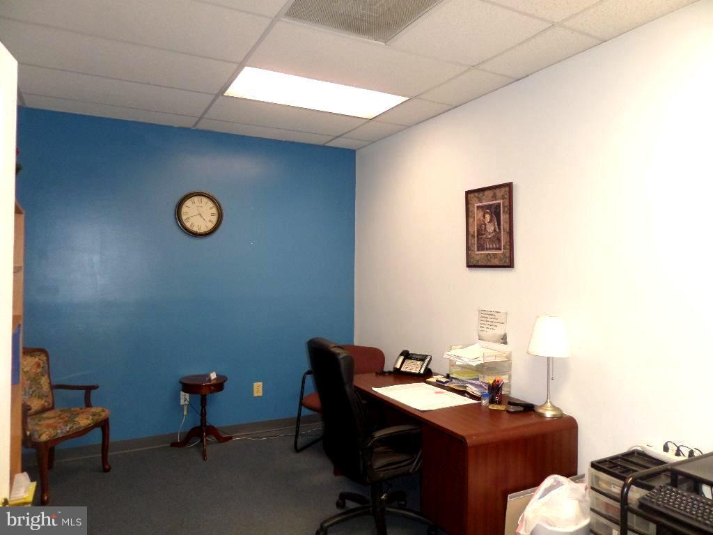 ABERDEEN HILLS - Commercial Lease