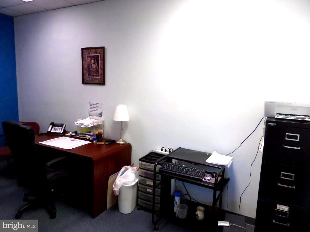 ABERDEEN HILLS - Commercial Lease