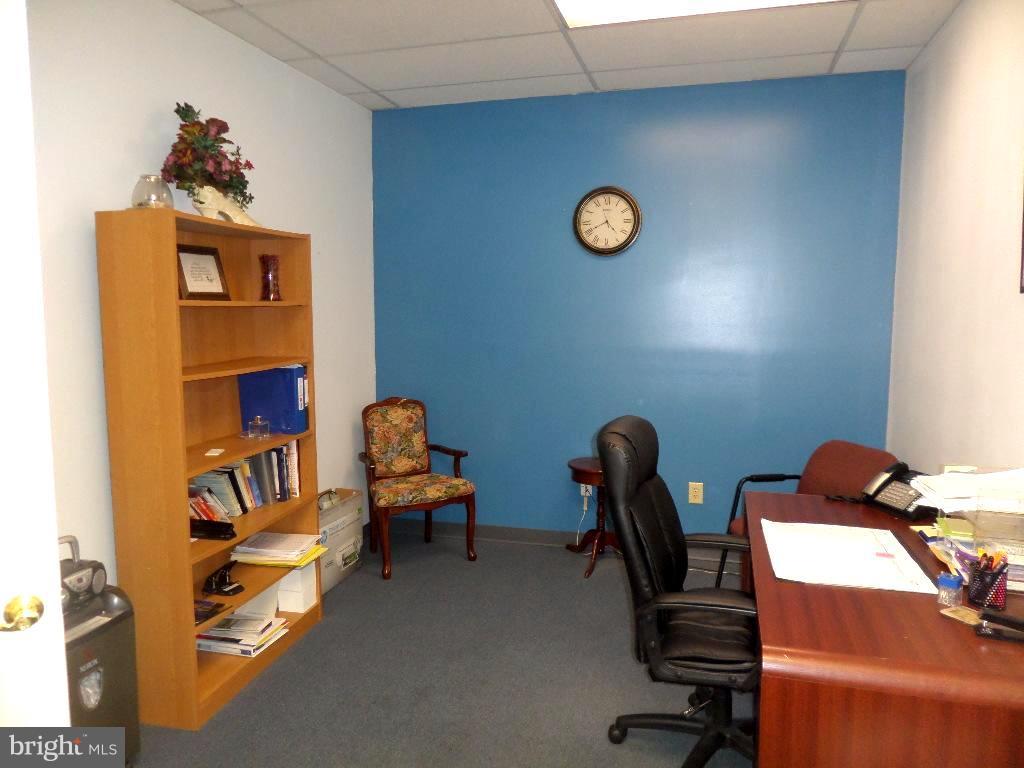 ABERDEEN HILLS - Commercial Lease