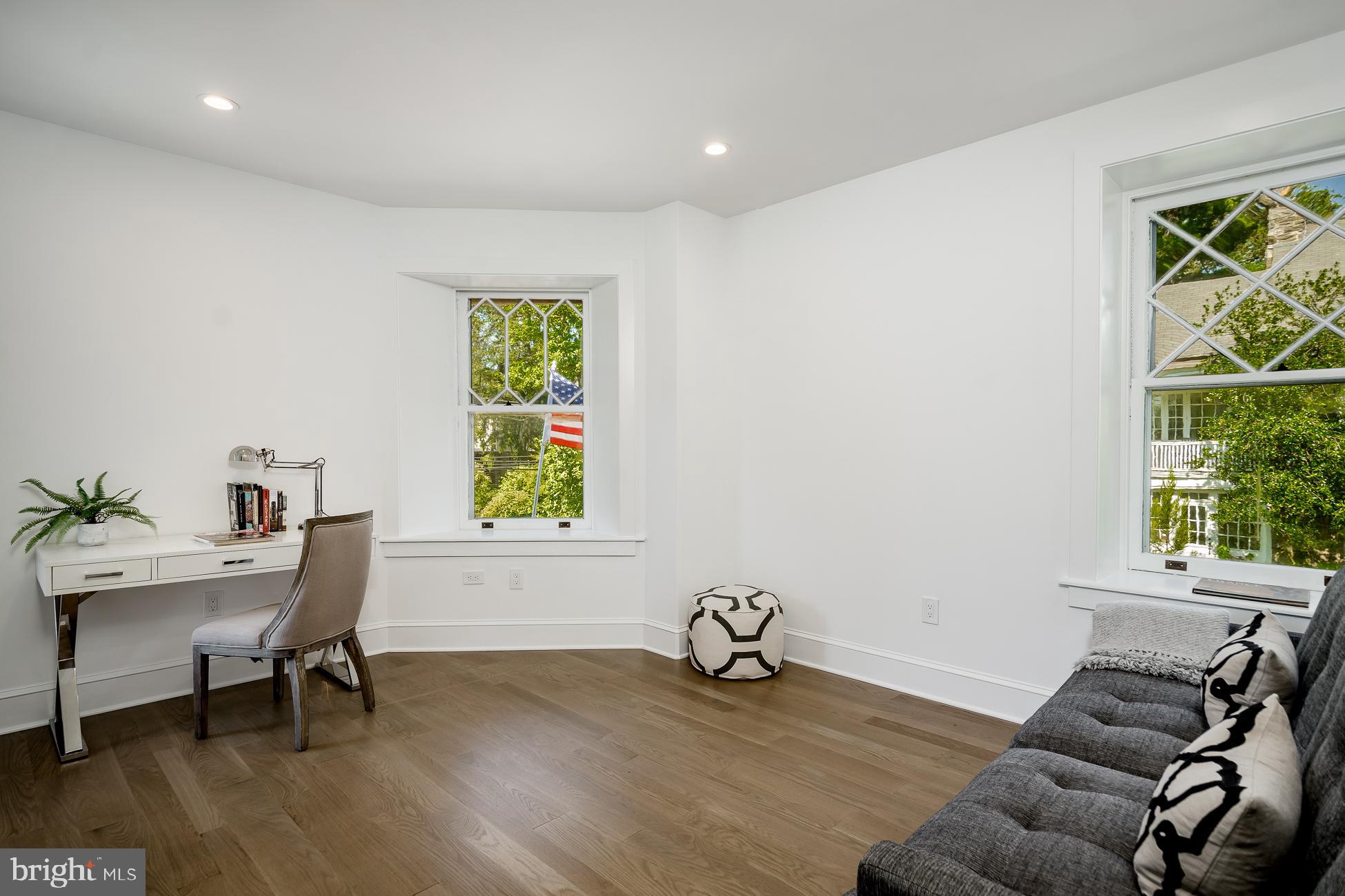 CHESTNUT HILL - Residential