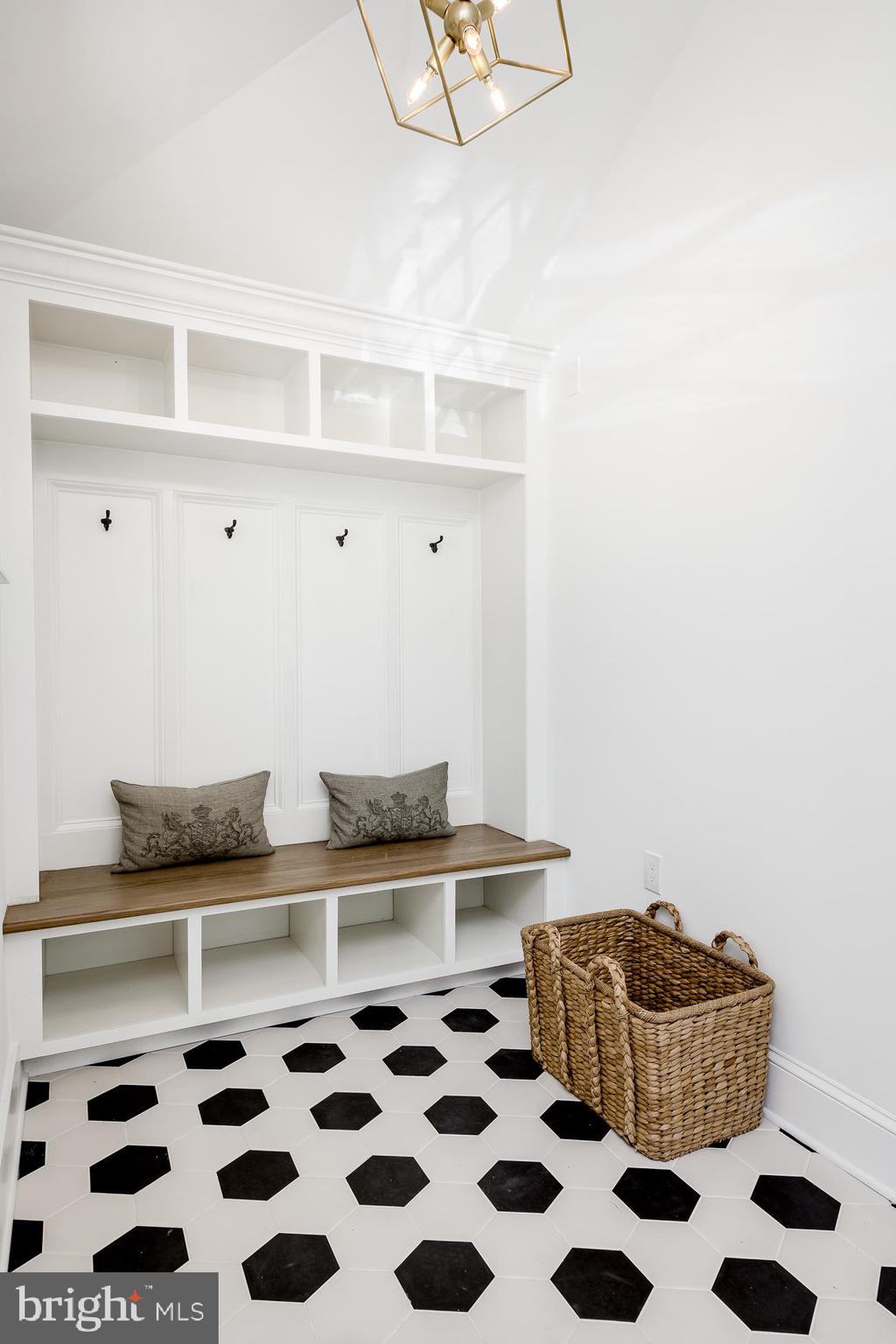 CHESTNUT HILL - Residential