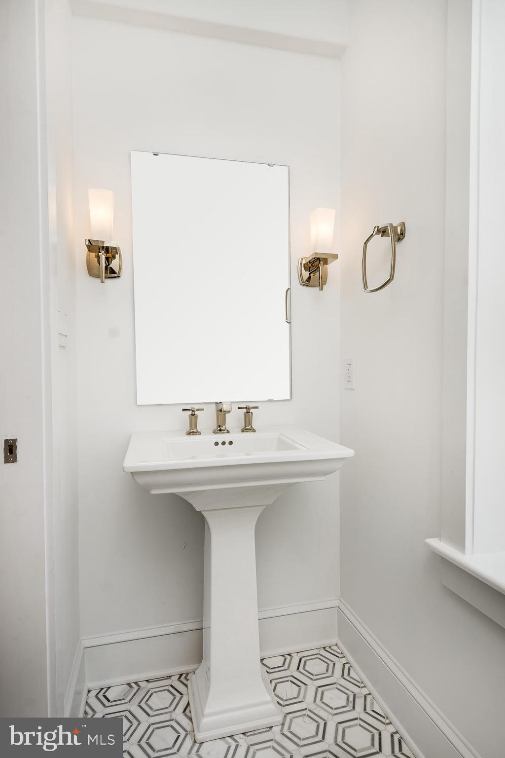 CHESTNUT HILL - Residential