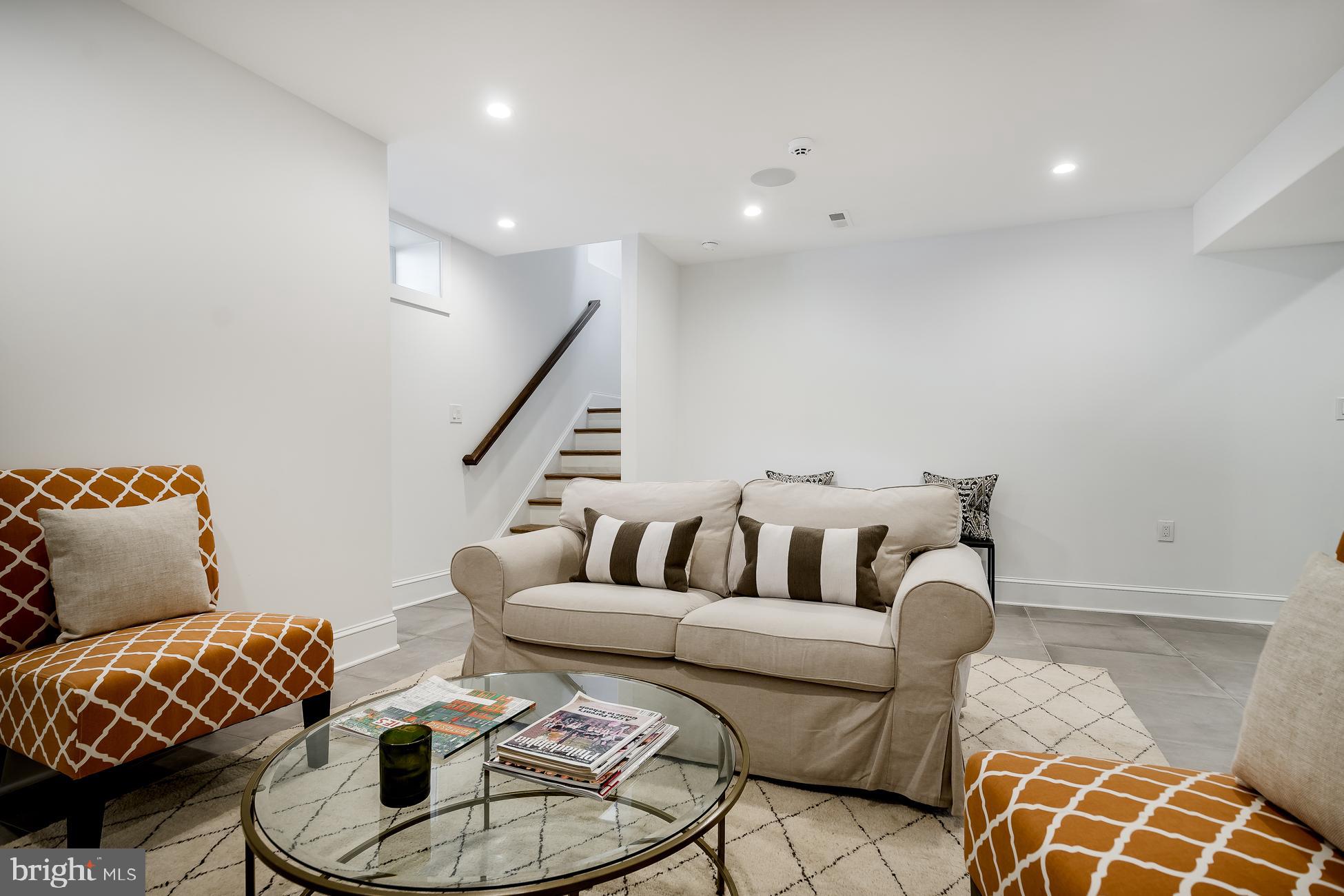 CHESTNUT HILL - Residential