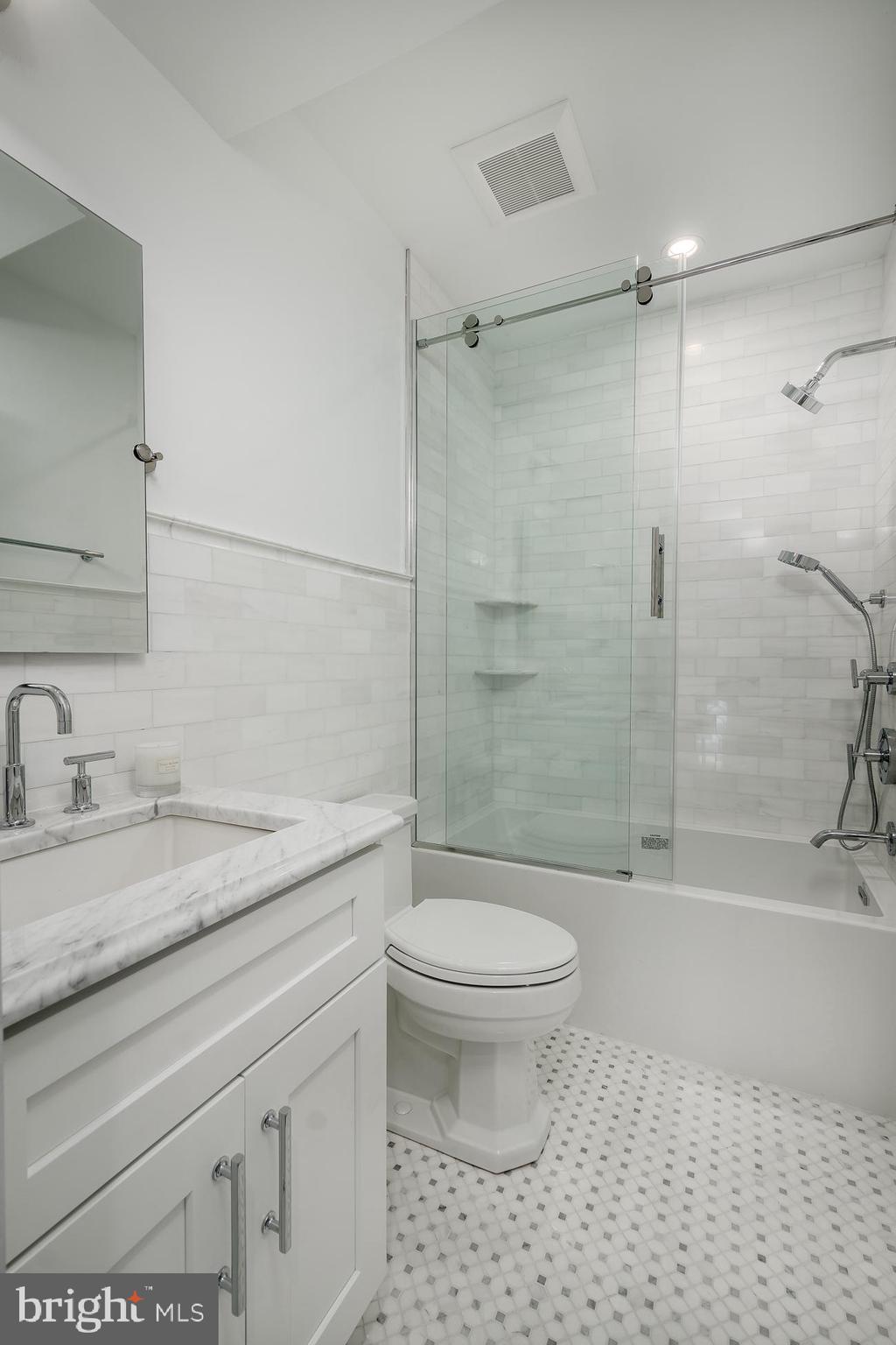 CHESTNUT HILL - Residential