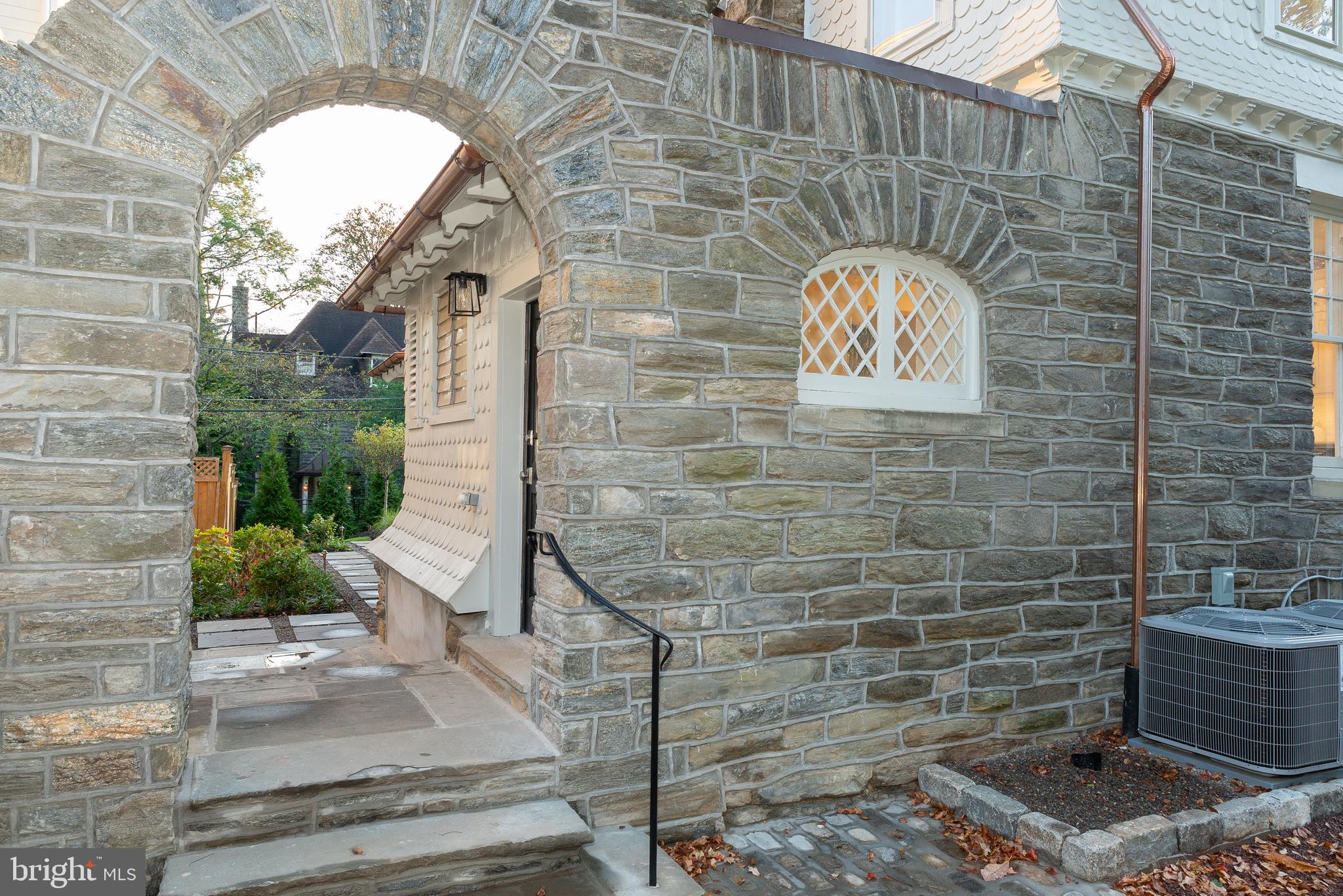 CHESTNUT HILL - Residential
