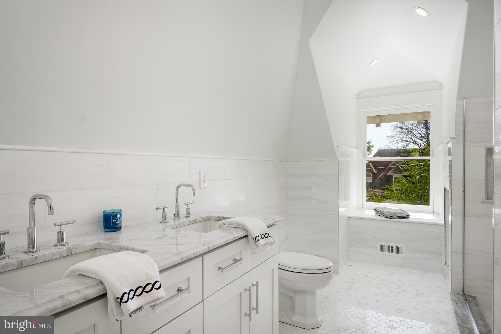 CHESTNUT HILL - Residential