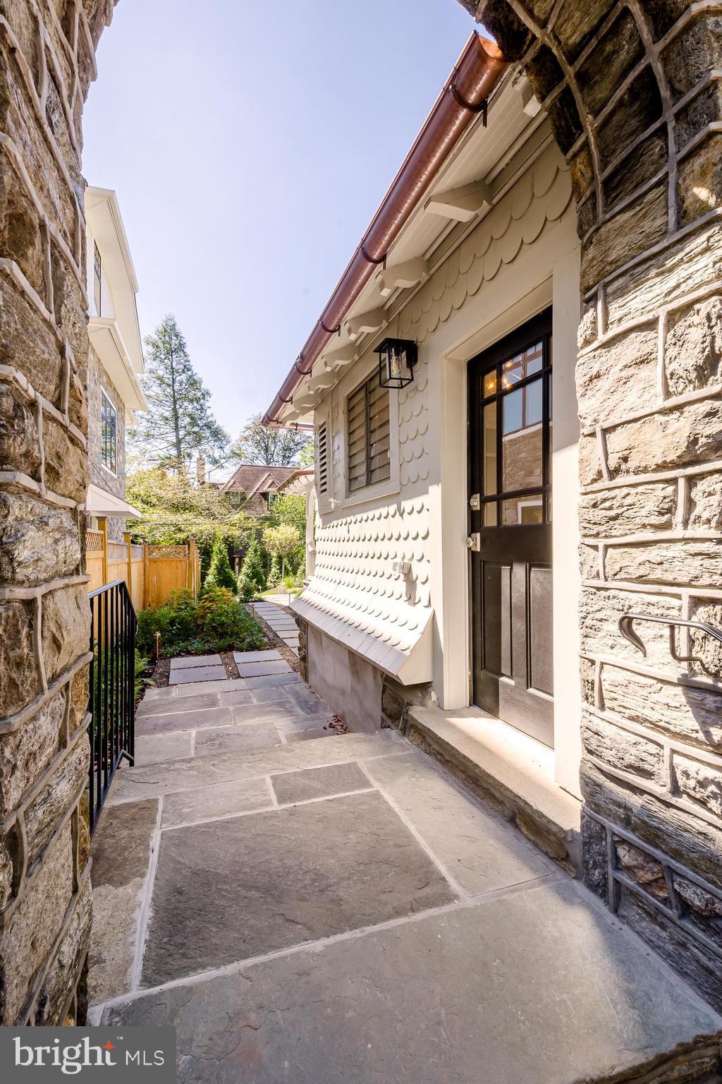 CHESTNUT HILL - Residential