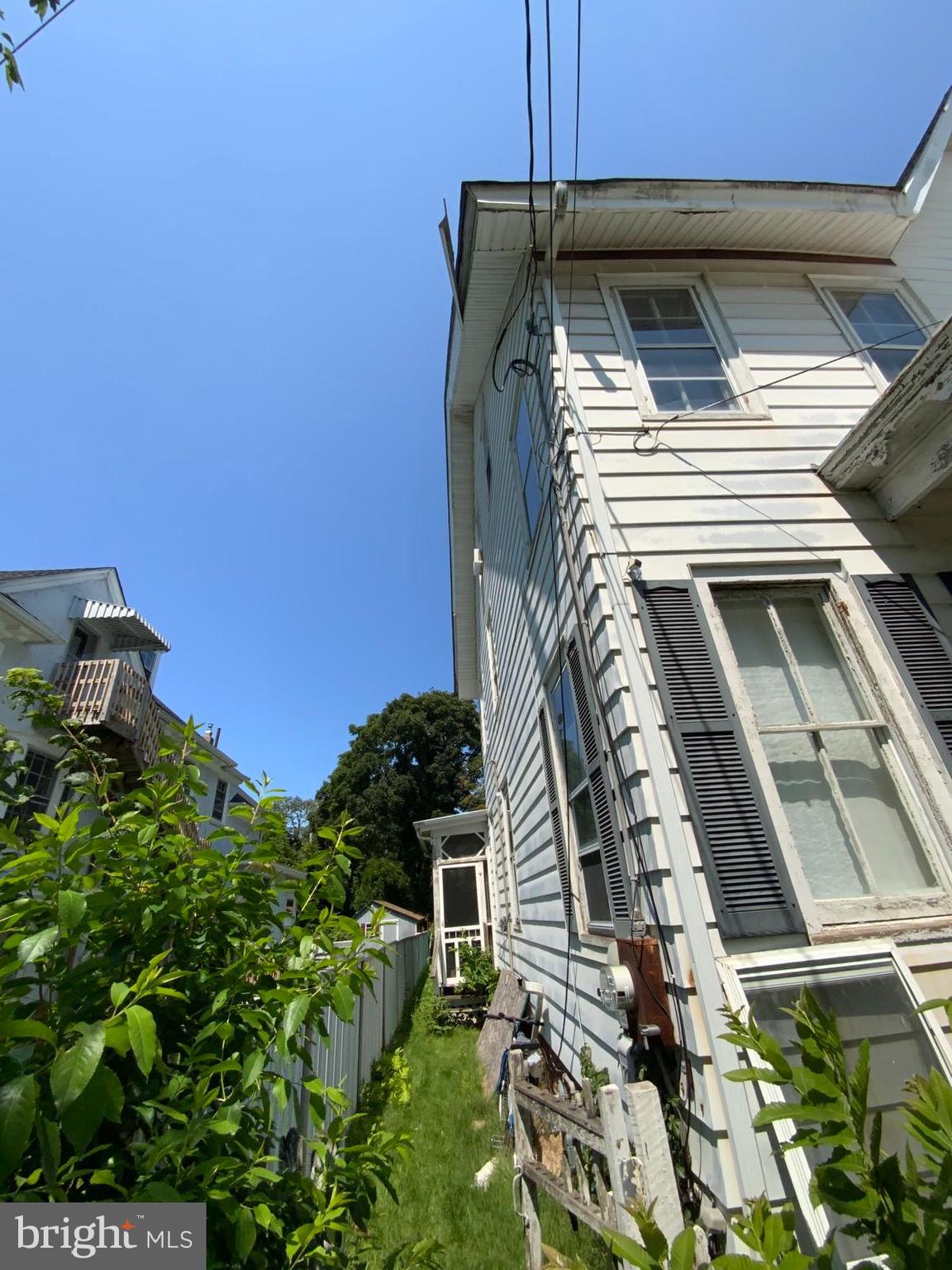 49 OAK STREET