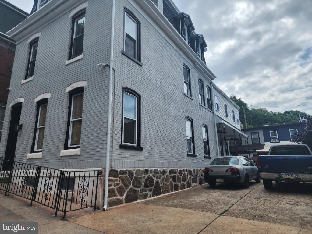 MANAYUNK - Residential Lease