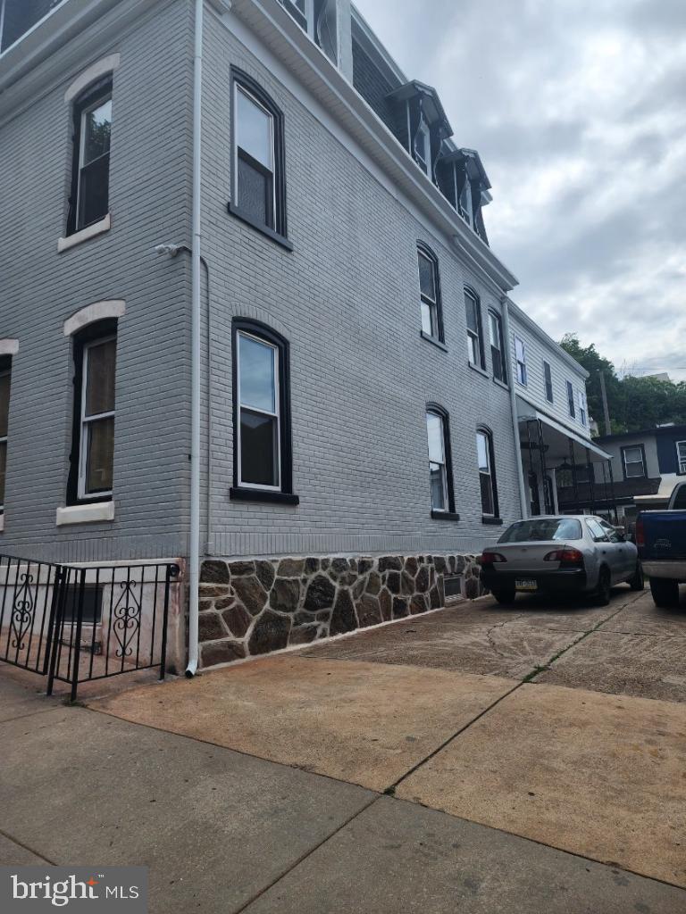 MANAYUNK - Residential Lease