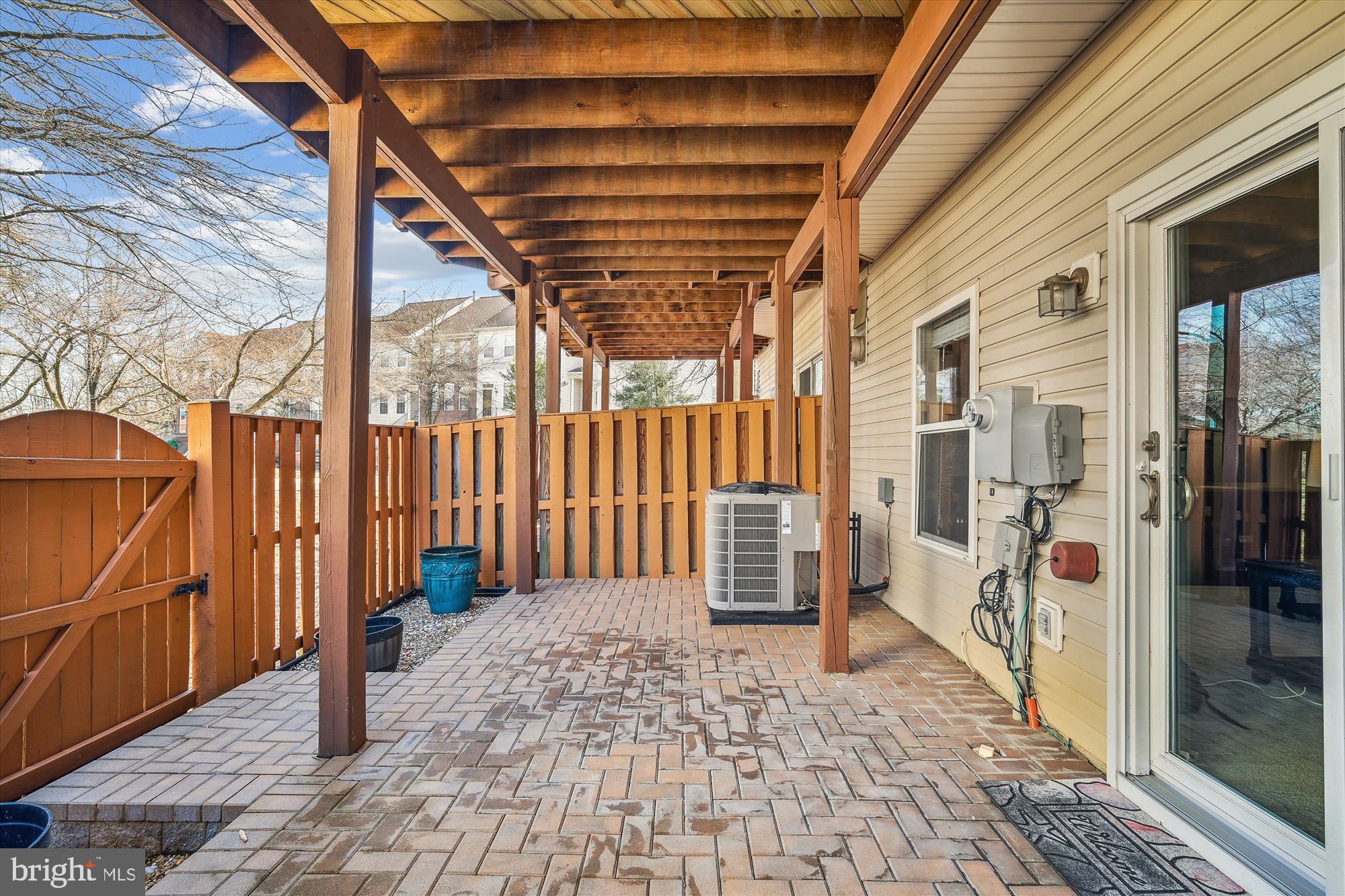 ISLAND CREEK - Residential