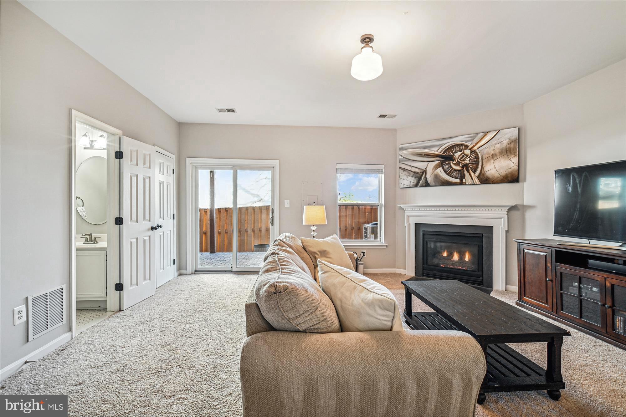 ISLAND CREEK - Residential