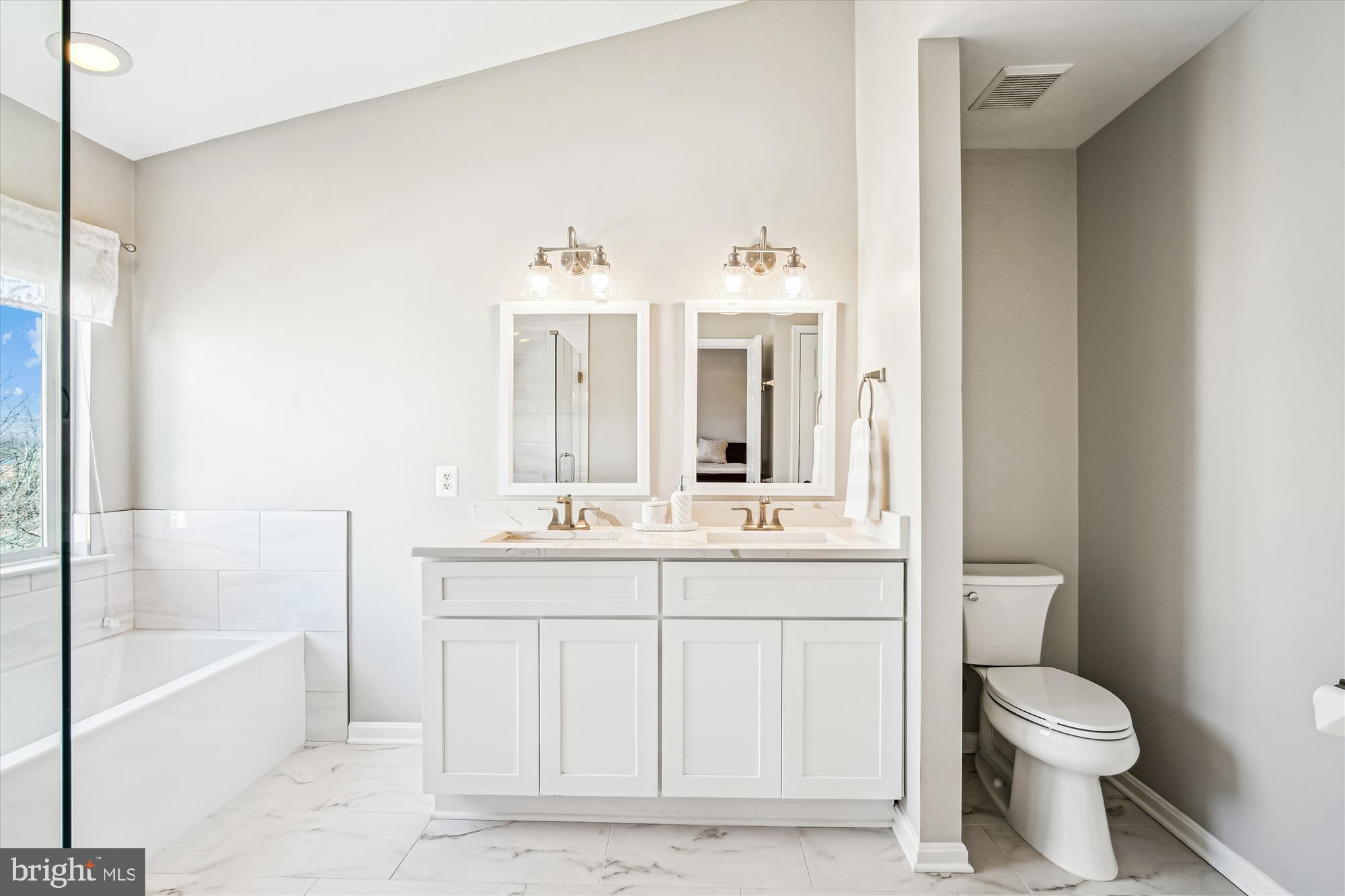 ISLAND CREEK - Residential