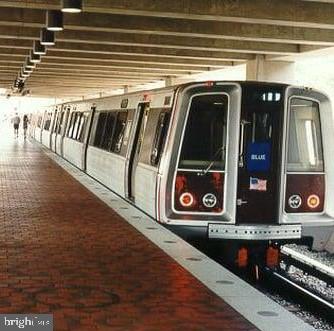 ISLAND CREEK - Residential