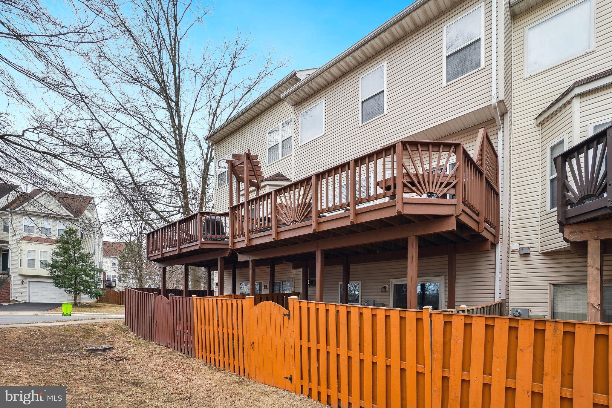 ISLAND CREEK - Residential