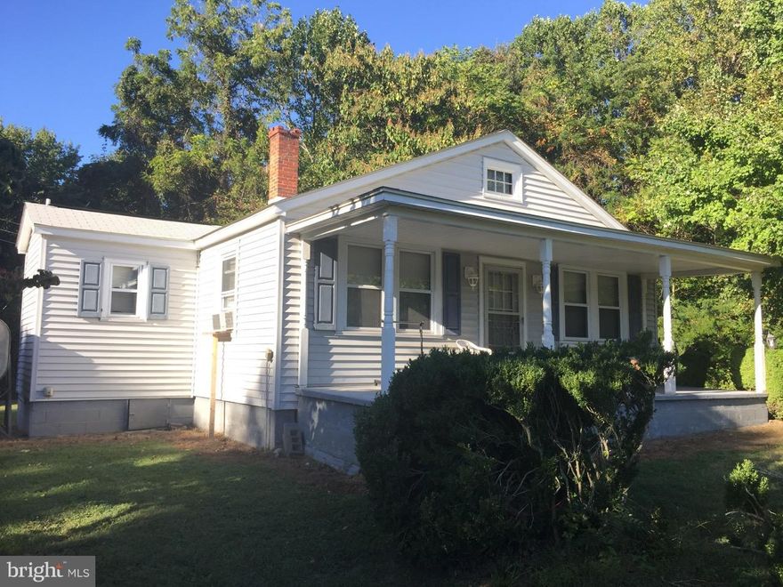 A 3 bedroom 1 bath rambler located on 1.87 acres in King George with a lot of potential. Home is being sold As-Is Where-Is. Home needs work. For more information, please let us know.