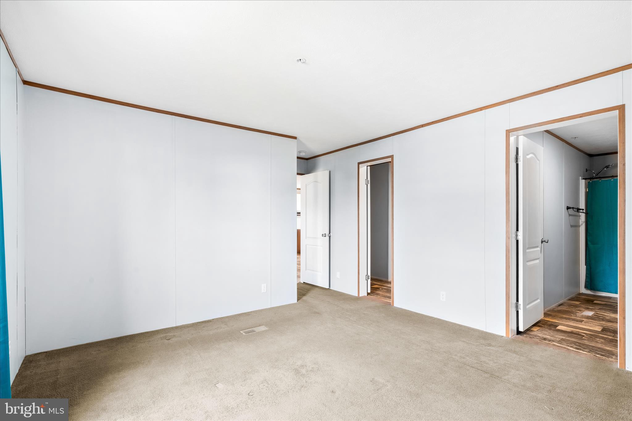 LAKESIDE VILLAGE - Residential