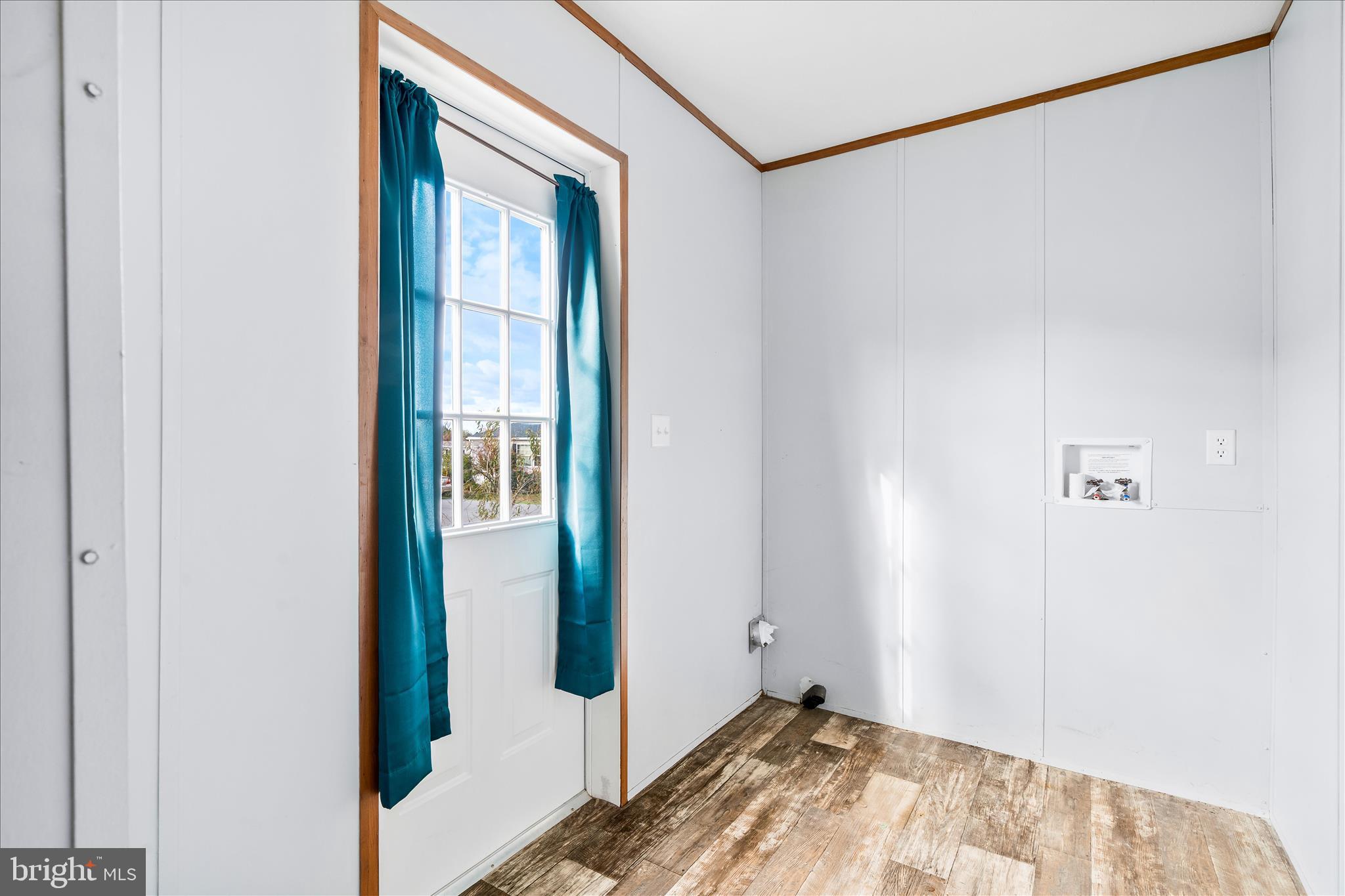 LAKESIDE VILLAGE - Residential