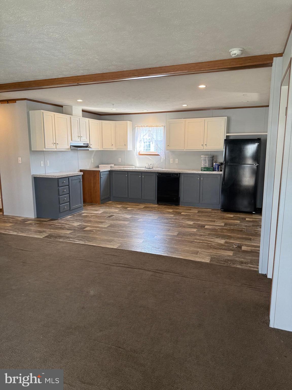 LAKESIDE VILLAGE - Residential