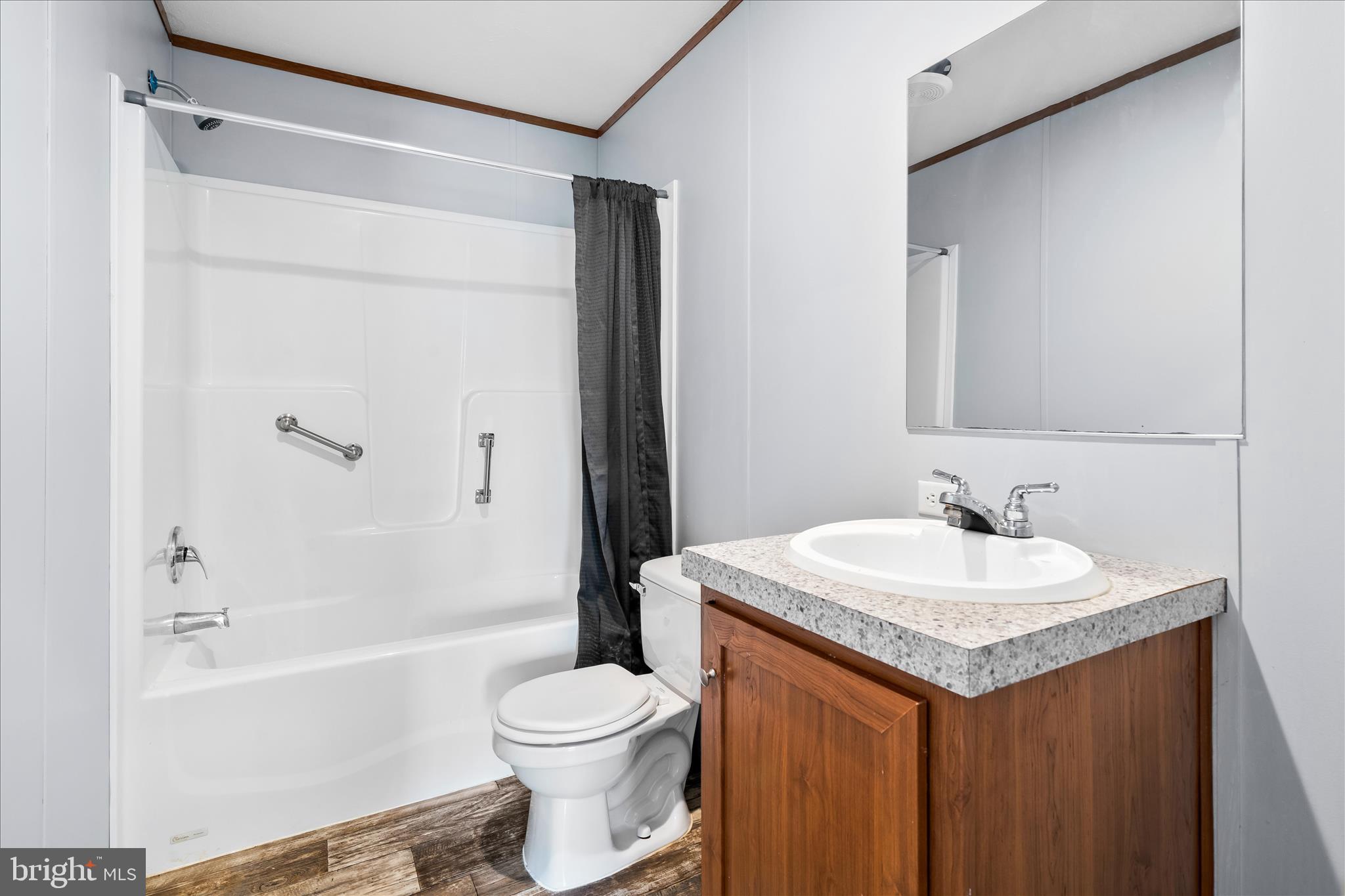 LAKESIDE VILLAGE - Residential