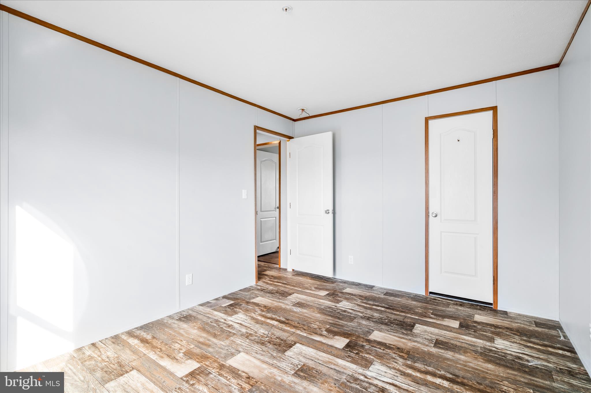 LAKESIDE VILLAGE - Residential