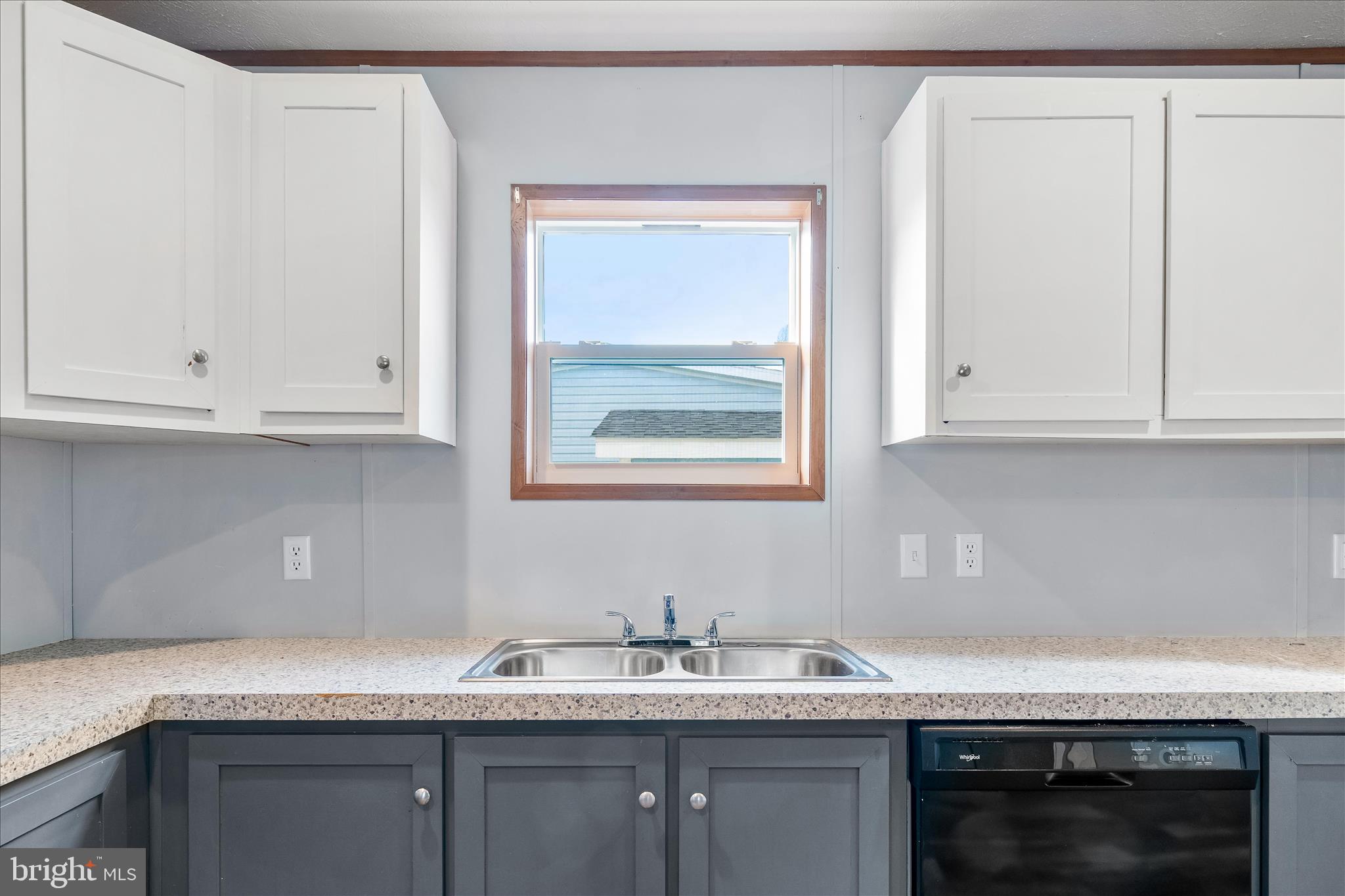 LAKESIDE VILLAGE - Residential