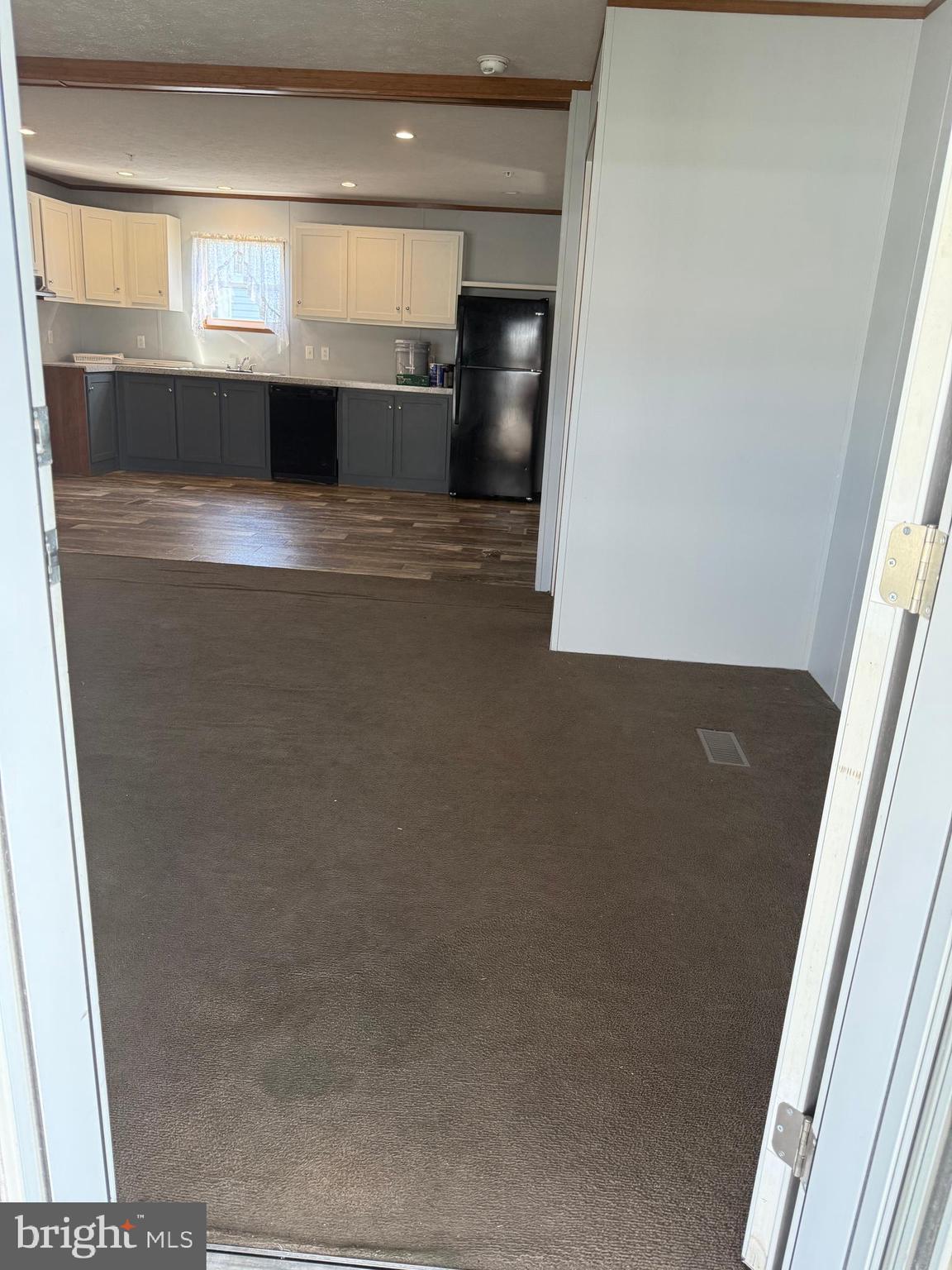 LAKESIDE VILLAGE - Residential