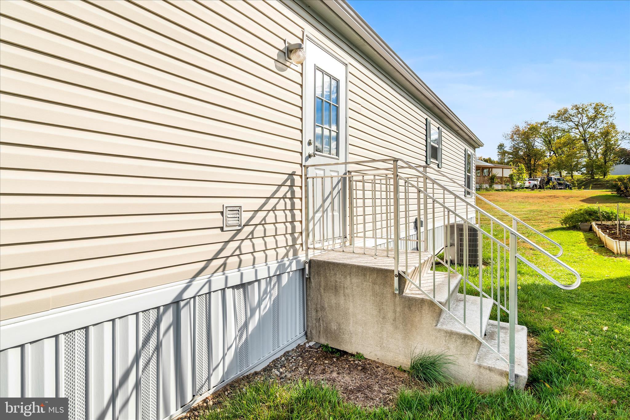 LAKESIDE VILLAGE - Residential