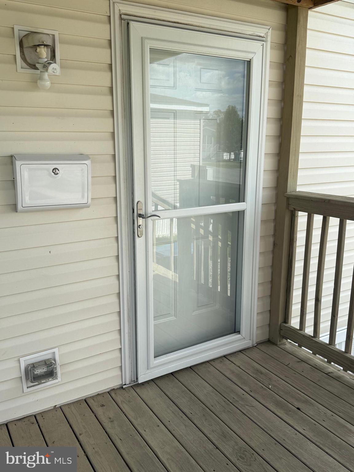 LAKESIDE VILLAGE - Residential