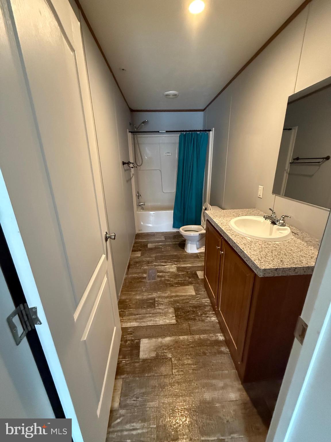 LAKESIDE VILLAGE - Residential