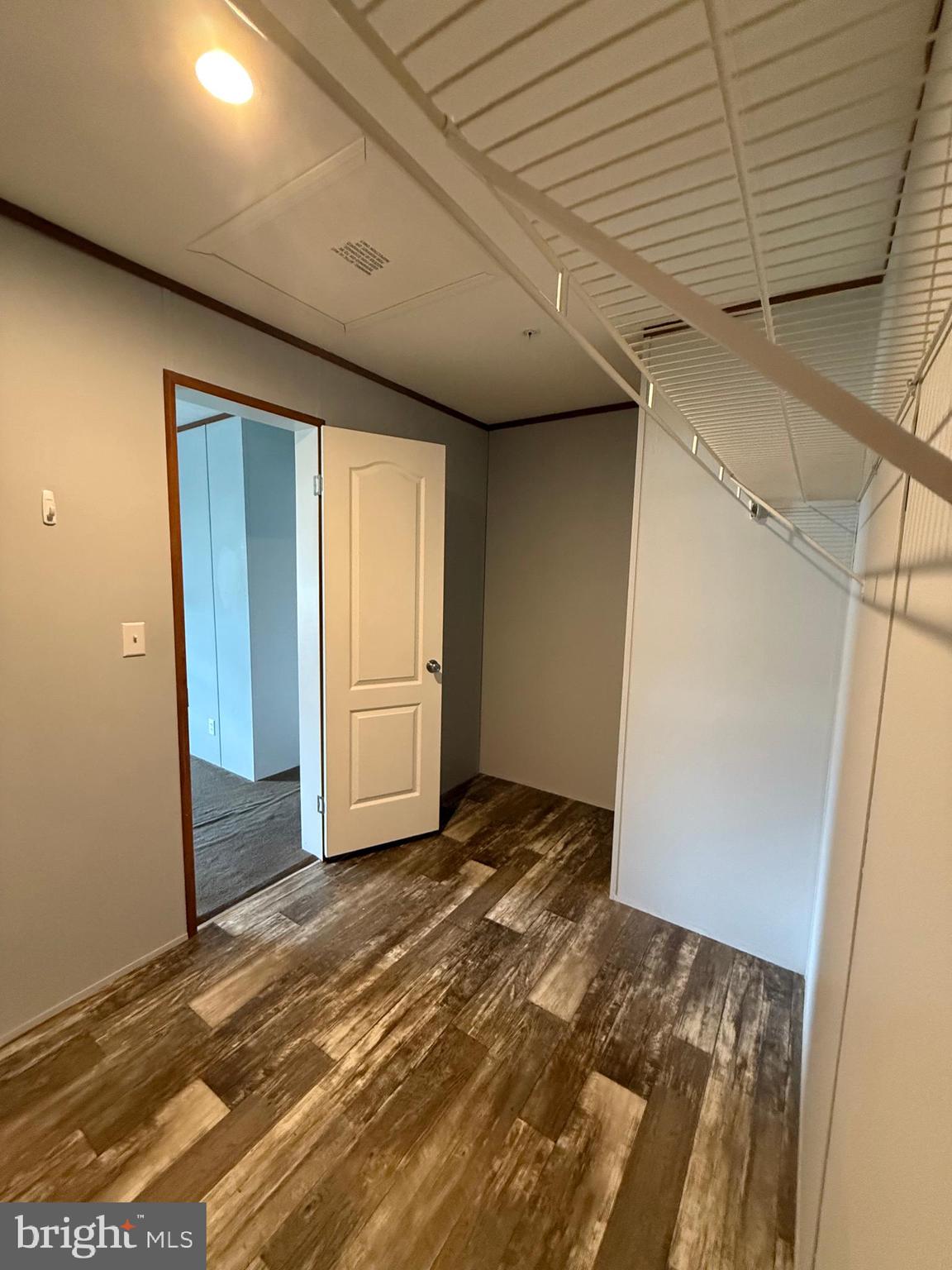 LAKESIDE VILLAGE - Residential