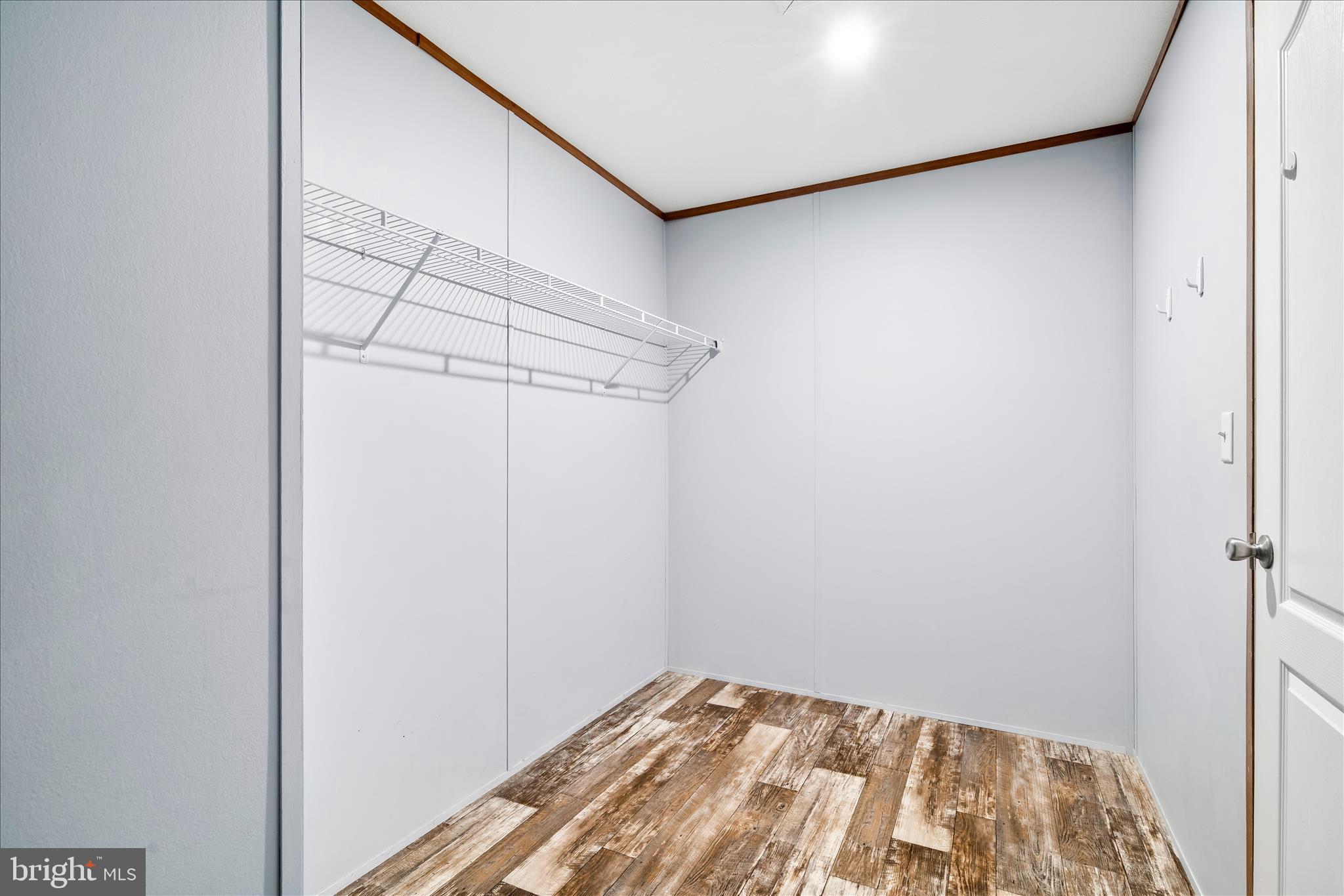 LAKESIDE VILLAGE - Residential