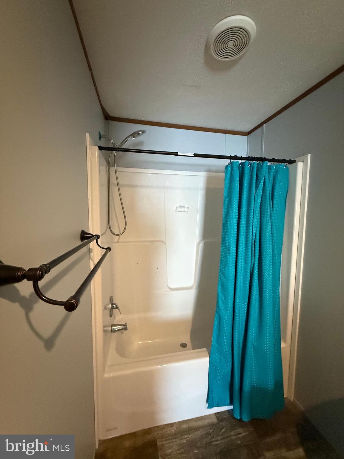 LAKESIDE VILLAGE - Residential