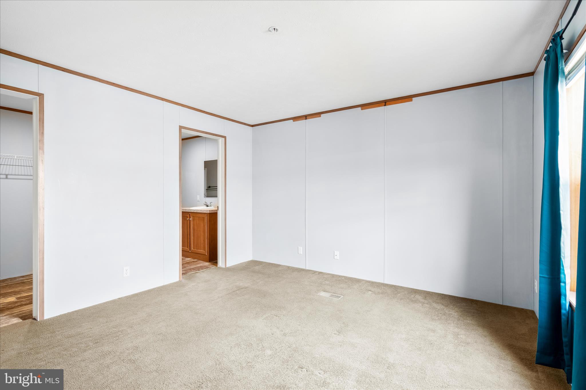 LAKESIDE VILLAGE - Residential