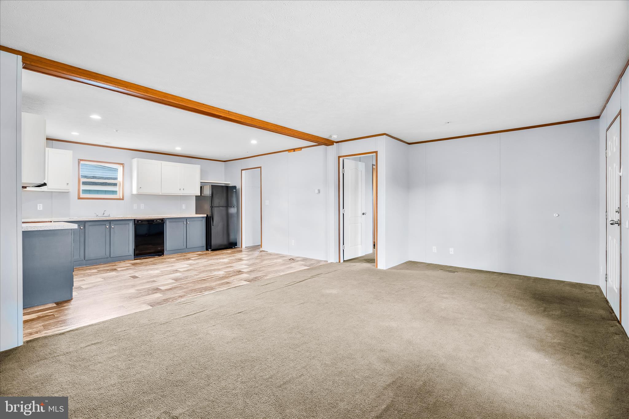 LAKESIDE VILLAGE - Residential