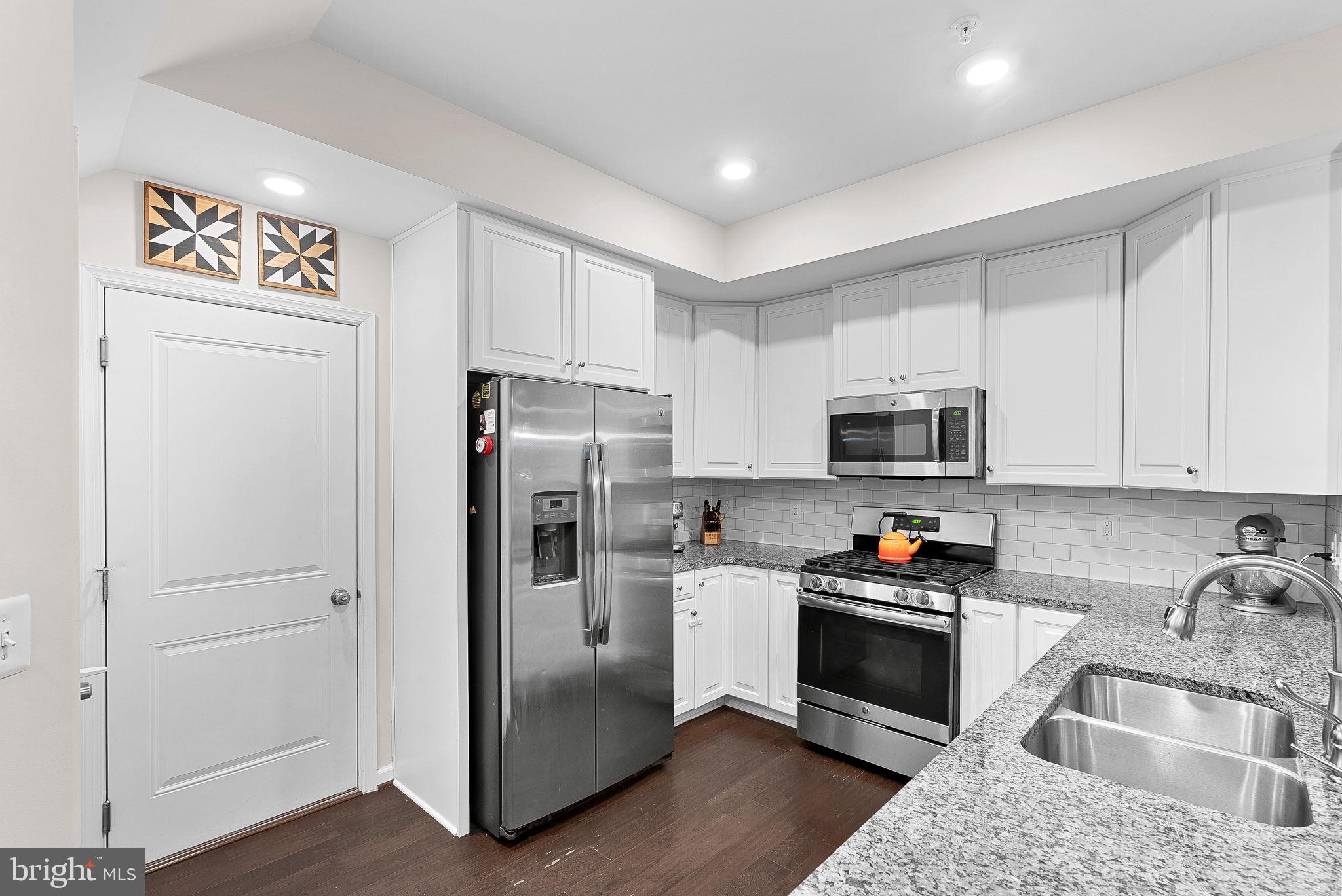 CRESCENT PLACE - Residential