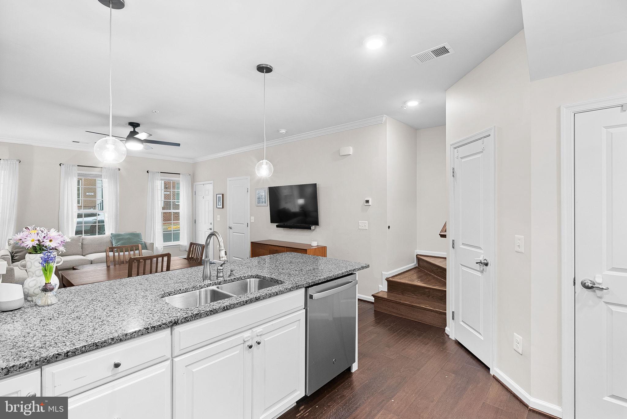 CRESCENT PLACE - Residential