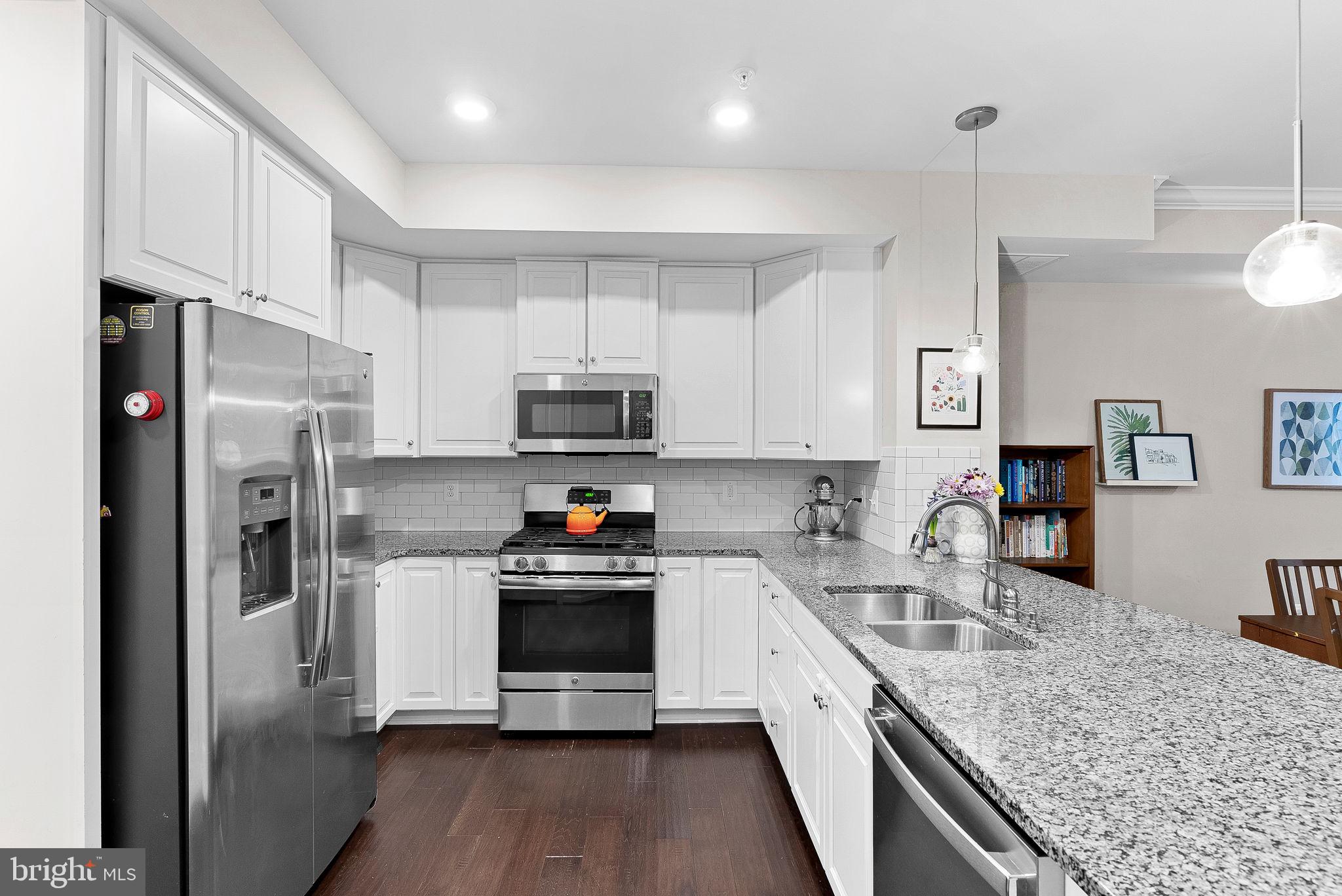 CRESCENT PLACE - Residential