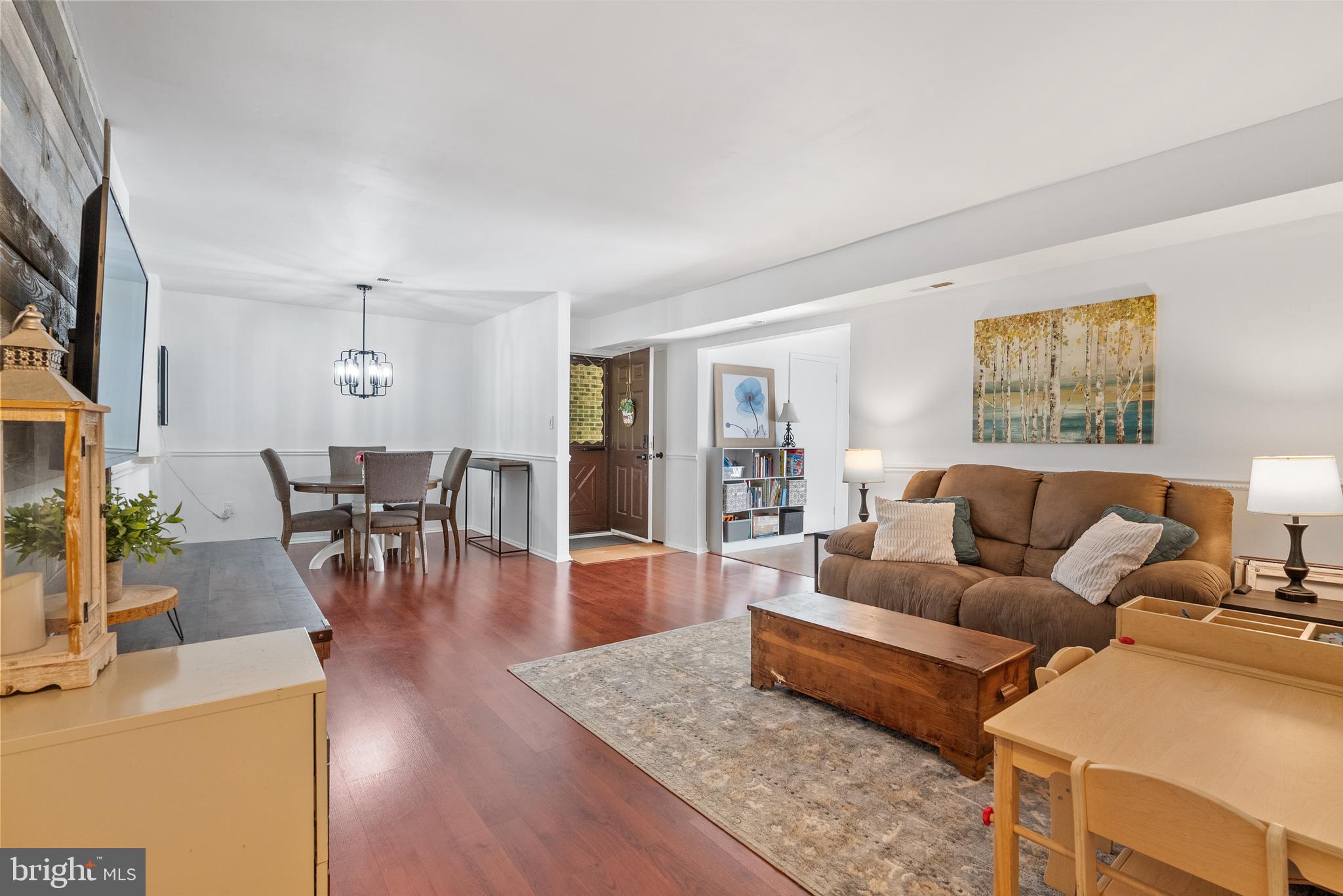 112B W BLUEBELL LANE B