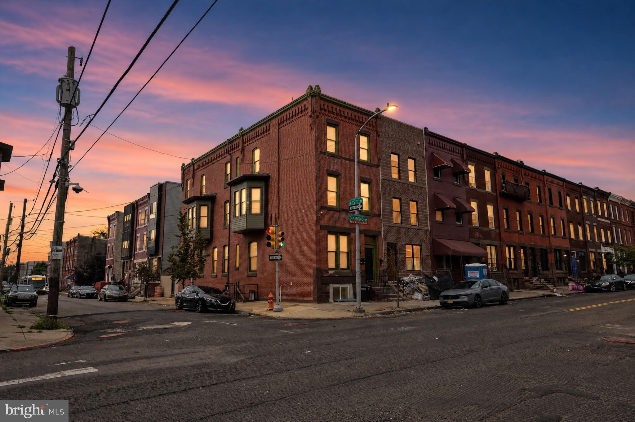 1900 W DIAMOND STREET