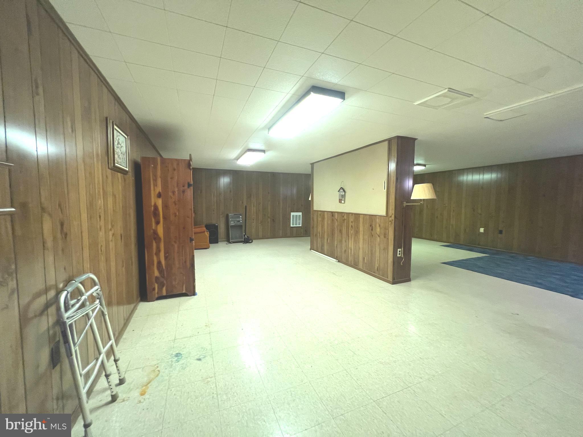 SKY-LIN PARK - Residential Lease